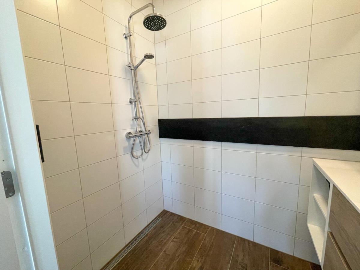 Puur Eastermar - Monumentaal, Authentiek En Luxe Koetshuis Aan Open Vaarwater Met Jacuzzi En Sauna Oostermeer Exterior photo